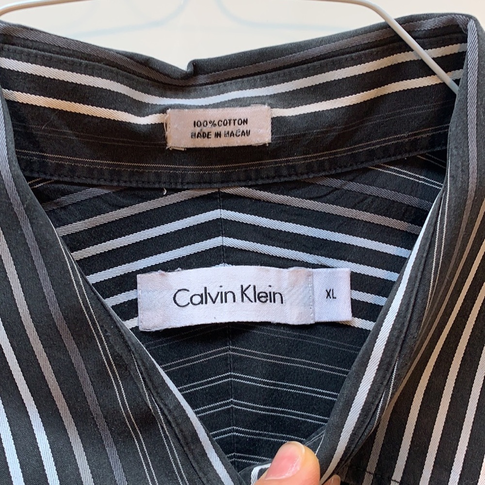 Calvin Klein dress shirt size xl in great condition - Picture 2 of 3